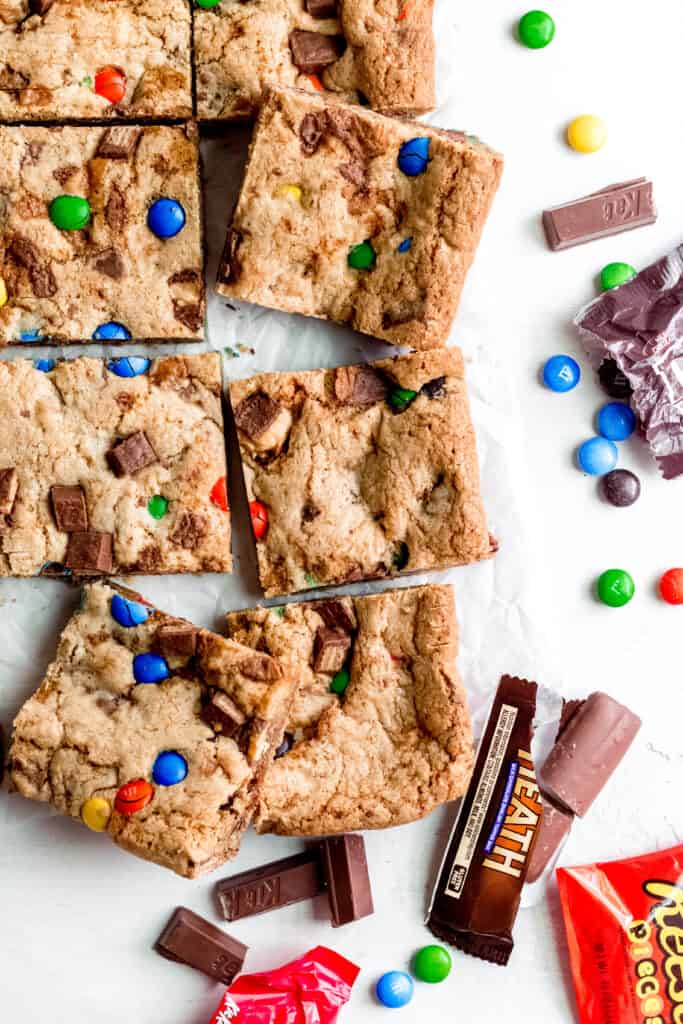 sliced halloween candy blondies