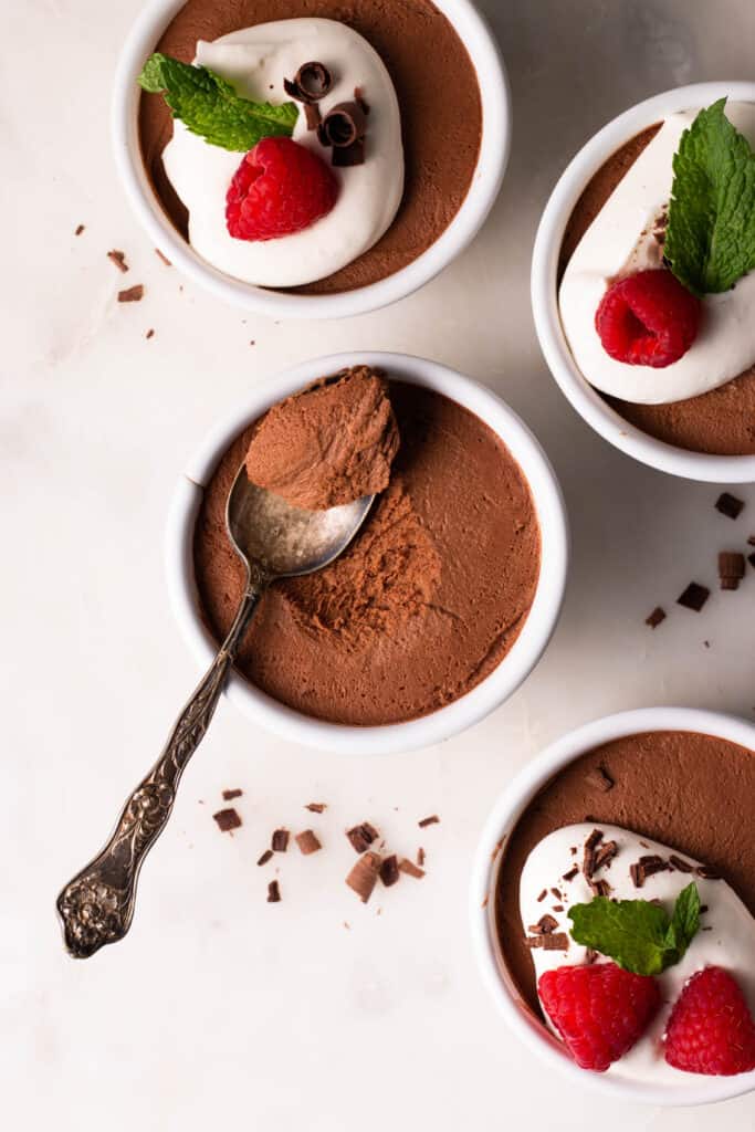 chocolate mousse in ramekins with spoon