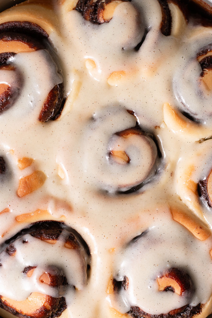 cinnamon rolls in a pan.