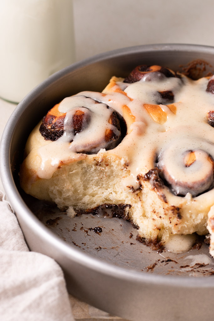 cinnamon rolls in a pan.