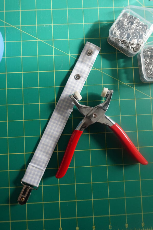 diy pacifier clip and snap fasteners.