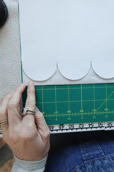 placing scalloped pattern on fabric