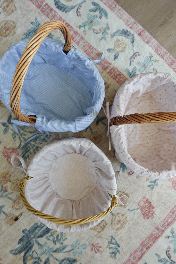 plain and scalloped basket liners together.